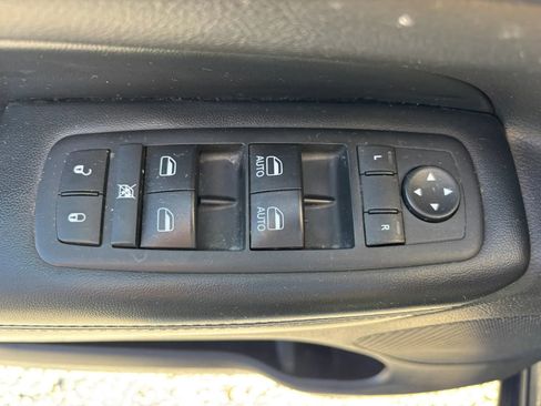 Used 2017 Jeep Grand Cherokee Altitude image 19