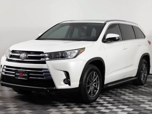 Used 2019 Toyota Highlander Limited Platinum AWD/4WD image 2