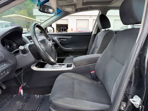 Used 2015 Nissan Altima 2.5 SV w/ Convenience Package FWD image 2
