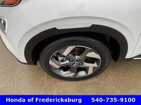 Used 2025 Hyundai Venue Limited FWD image 9