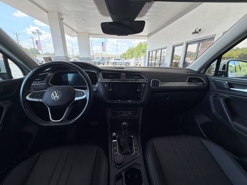 Used 2023 Volkswagen Tiguan SE AWD/4WD image 36
