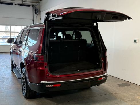 Used 2024 Jeep Wagoneer Series II image 4