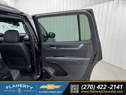 Used 2026 GMC Acadia Elevation w/ Elevation Premium Package FWD image 12