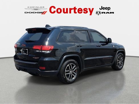 Used 2018 Jeep Grand Cherokee Trailhawk w/ Trailhawk Luxury Group AWD/4WD image 4