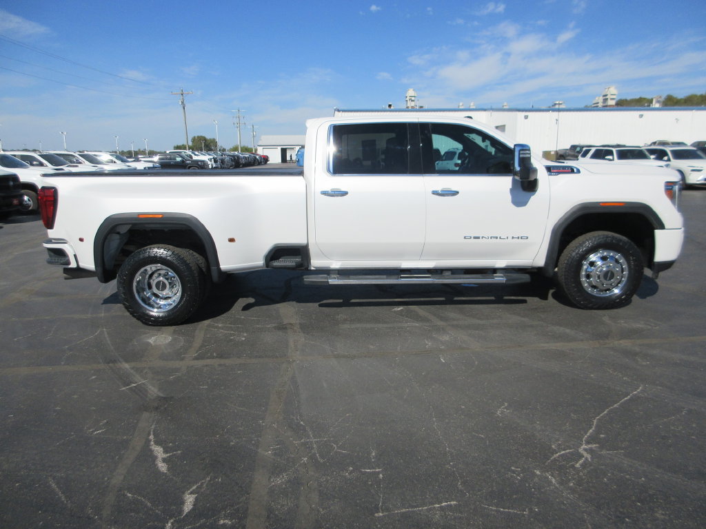 Used 2022 GMC Sierra 3500 Denali w/ Denali Ultimate Package AWD/4WD image 4