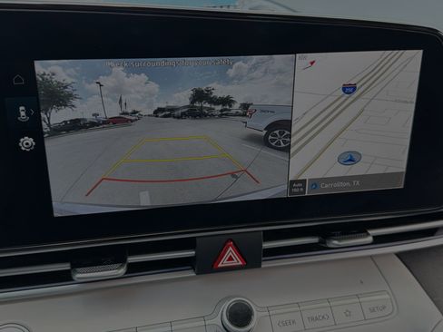 Used 2025 Hyundai Elantra Limited FWD image 17