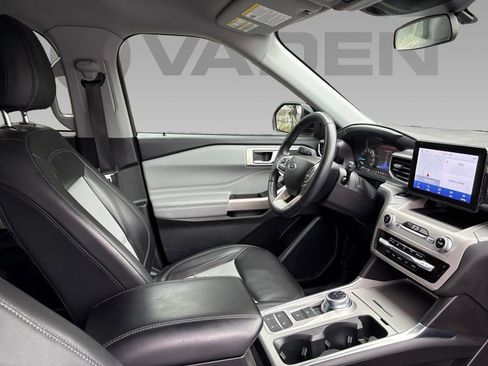 Used 2023 Ford Explorer XLT w/ Equipment Group 202A image 10