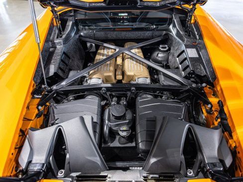 Used 2018 Lamborghini Huracan Performante AWD/4WD image 38