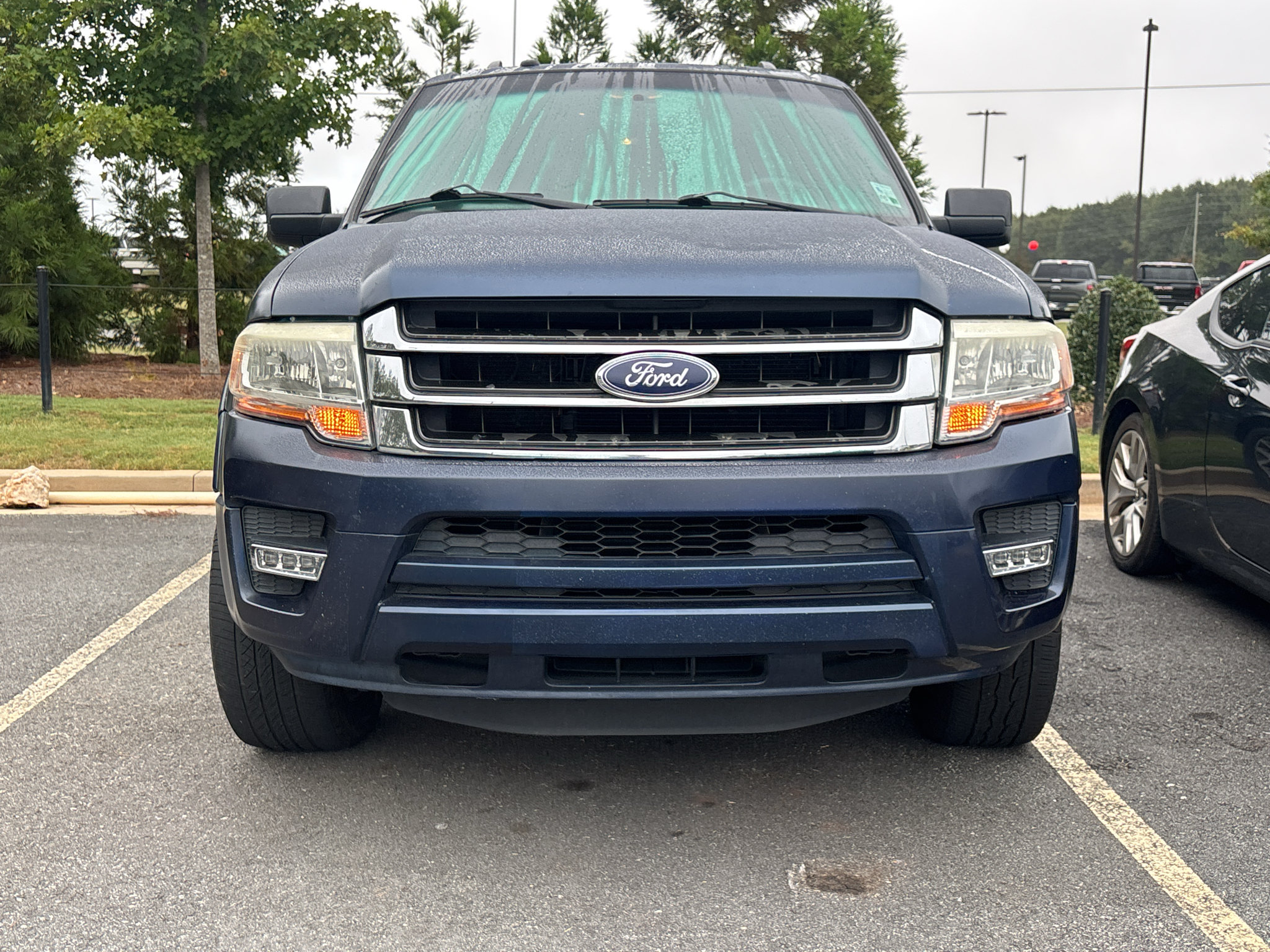 Used 2017 Ford Expedition XLT w/ Equipment Group 202A RWD image 2