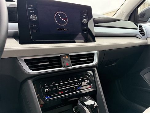 Certified 2025 Volkswagen Taos SE image 15