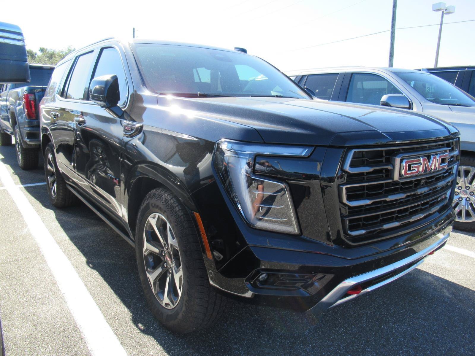 Used 2025 GMC Yukon AT4 Ultimate AWD/4WD image 1