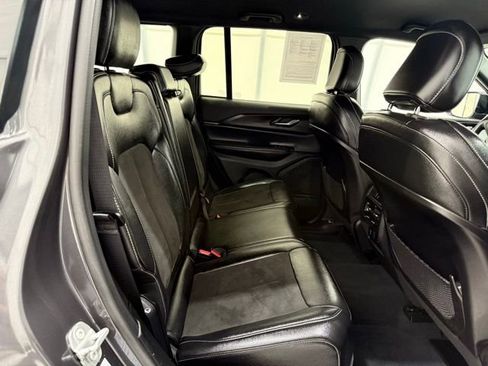 Used 2023 Jeep Grand Cherokee Altitude image 24