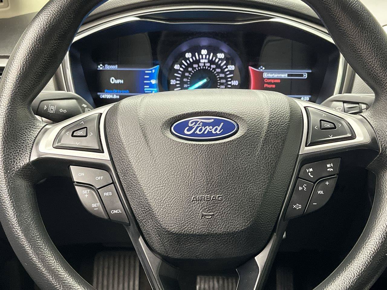 Used 2020 Ford Fusion SE FWD image 14
