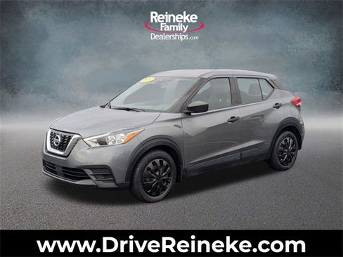 Used 2020 Nissan Kicks S image 1