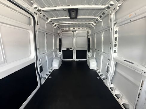Used 2024 RAM ProMaster 2500 w/ Convenience Group FWD image 7