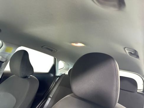 Used 2024 Hyundai Kona SE image 12