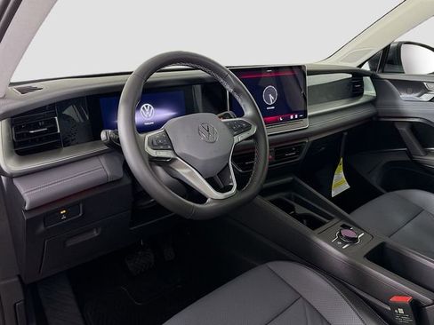 New 2026 Volkswagen Tiguan SE image 9