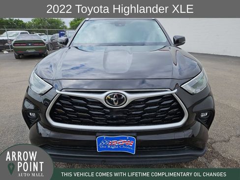 Used 2022 Toyota Highlander XLE FWD image 3