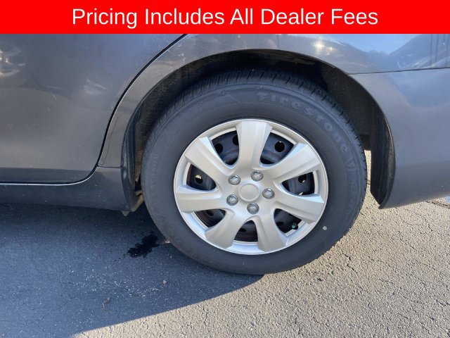 Used 2011 Toyota Camry LE FWD image 3