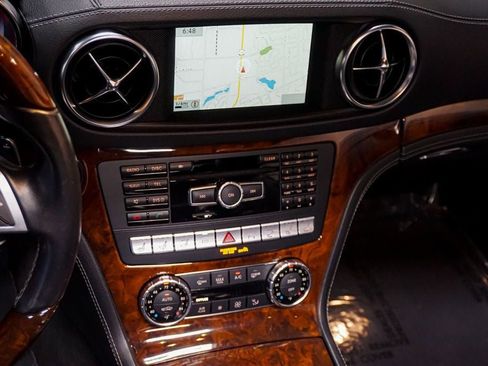 Used 2014 Mercedes-Benz SL 63 AMG image 24