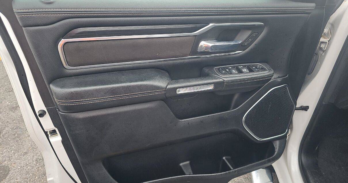 Used 2023 RAM 1500 Laramie RWD image 12