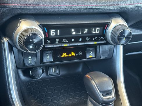 Used 2024 Toyota RAV4 SE w/ Weather & Moonroof Package AWD/4WD image 19