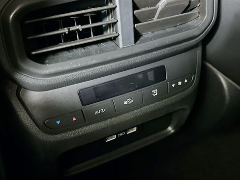 Used 2023 Honda Pilot EX-L image 32