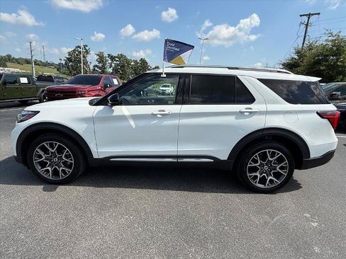 Certified 2025 Ford Explorer Platinum w/ Ultimate Package AWD/4WD image 1