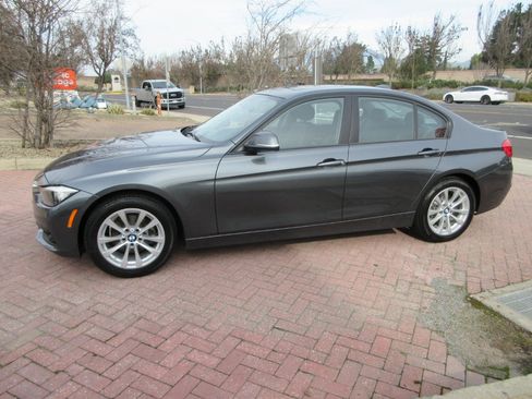 Used 2016 BMW 320i Sedan image 3
