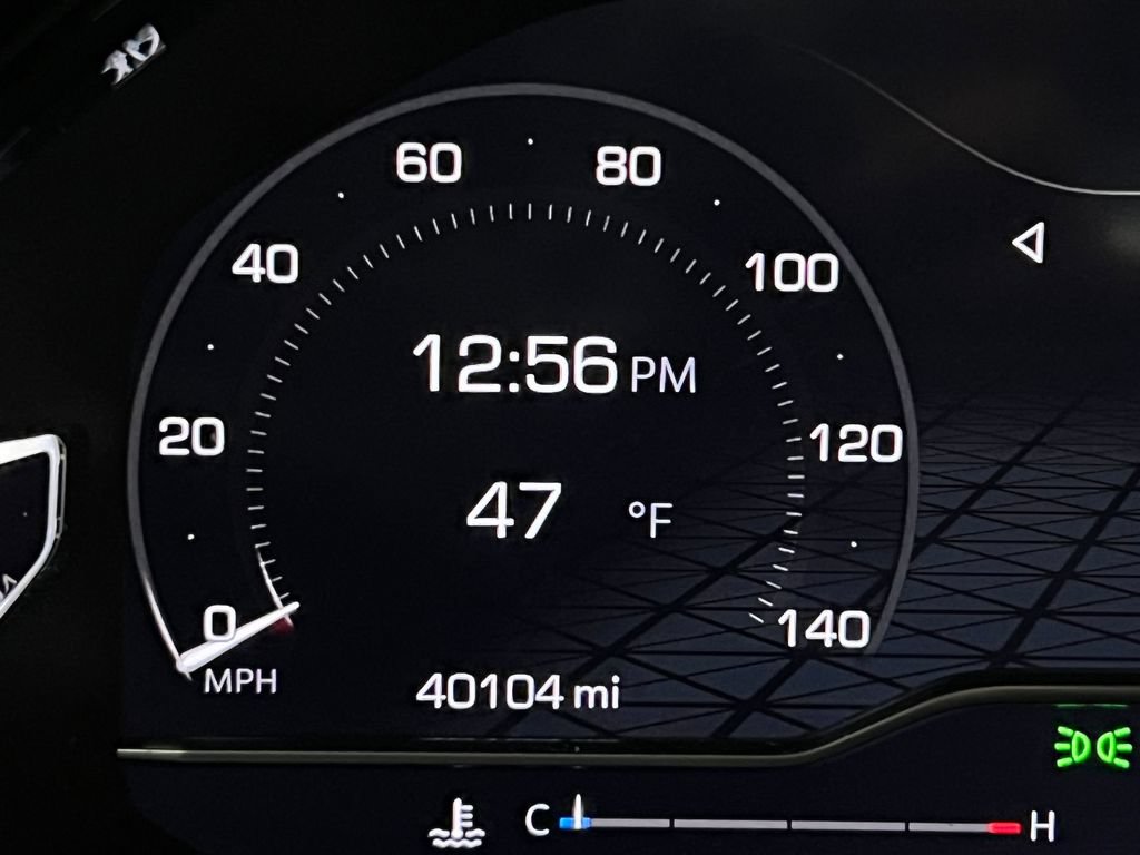 Used 2024 GMC Yukon XL Denali AWD/4WD image 16
