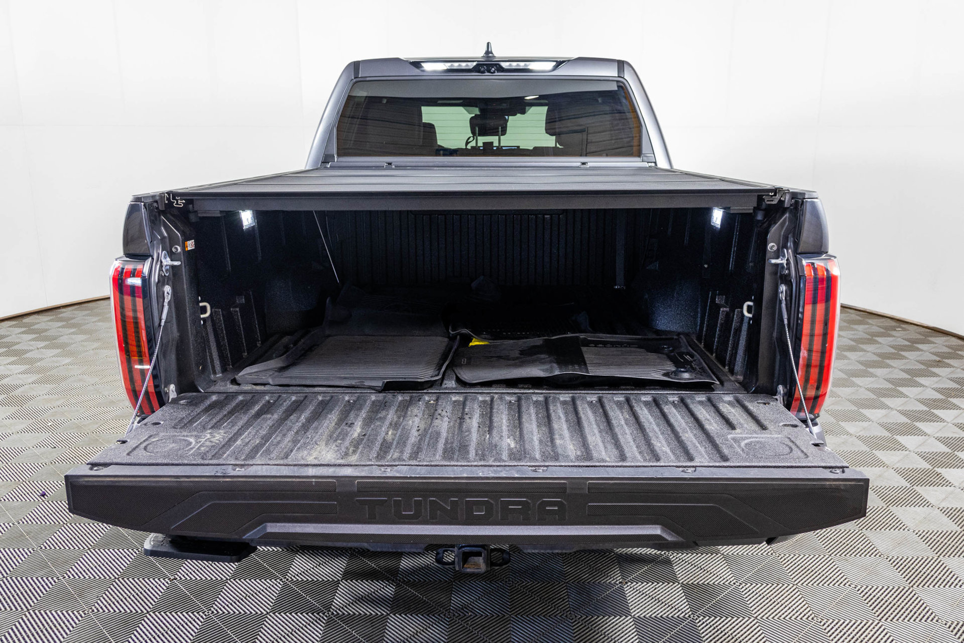 Used 2025 Toyota Tundra Platinum w/ TRD Off-Road Package AWD/4WD image 40
