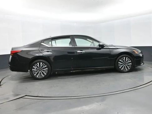 Used 2025 Nissan Altima 2.5 SV image 4
