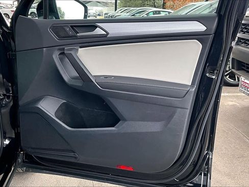 Used 2022 Volkswagen Tiguan S image 21