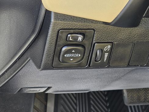 Used 2018 Toyota Corolla LE image 8