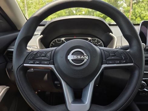 Used 2025 Nissan Altima 2.5 SV FWD image 20
