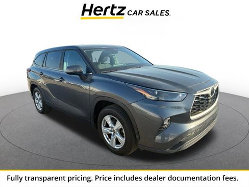 Used 2025 Toyota Highlander LE FWD image 1