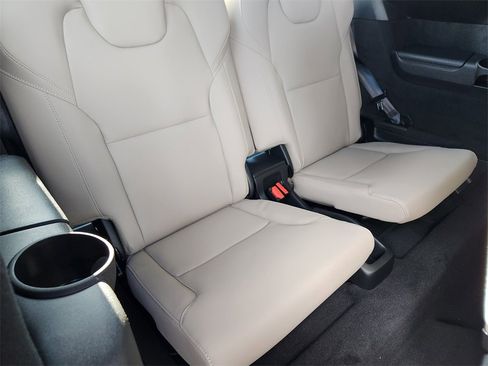 New 2026 Volvo XC90 B5 Core image 22