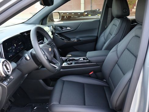 New 2026 Chevrolet Equinox LT w/ Convenience Package II FWD image 9