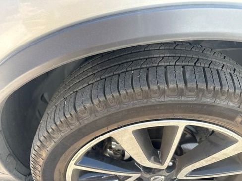 Used 2019 Nissan Rogue SL AWD/4WD image 4