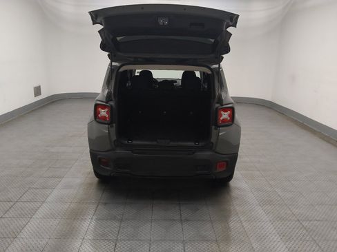 Used 2021 Jeep Renegade Latitude FWD image 29