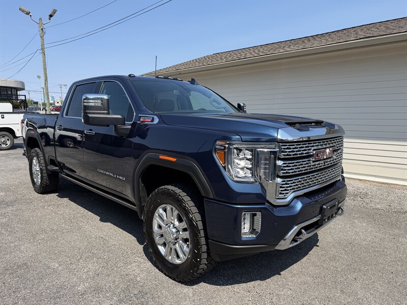 Used 2022 GMC Sierra 2500 Denali AWD/4WD image 3