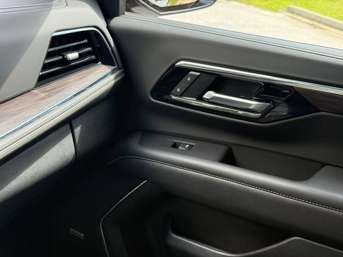 Certified 2025 Chevrolet Tahoe Premier RWD image 40