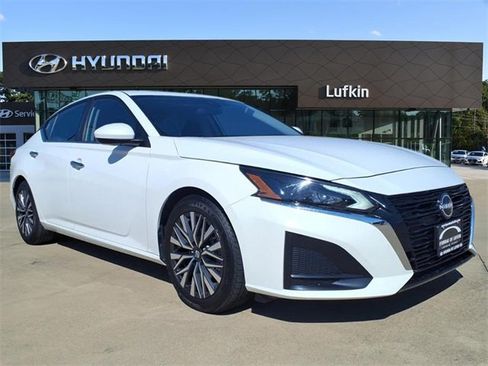 Used 2023 Nissan Altima 2.5 SV image 1