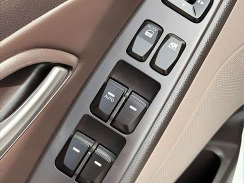 Used 2011 Hyundai Tucson GLS image 12