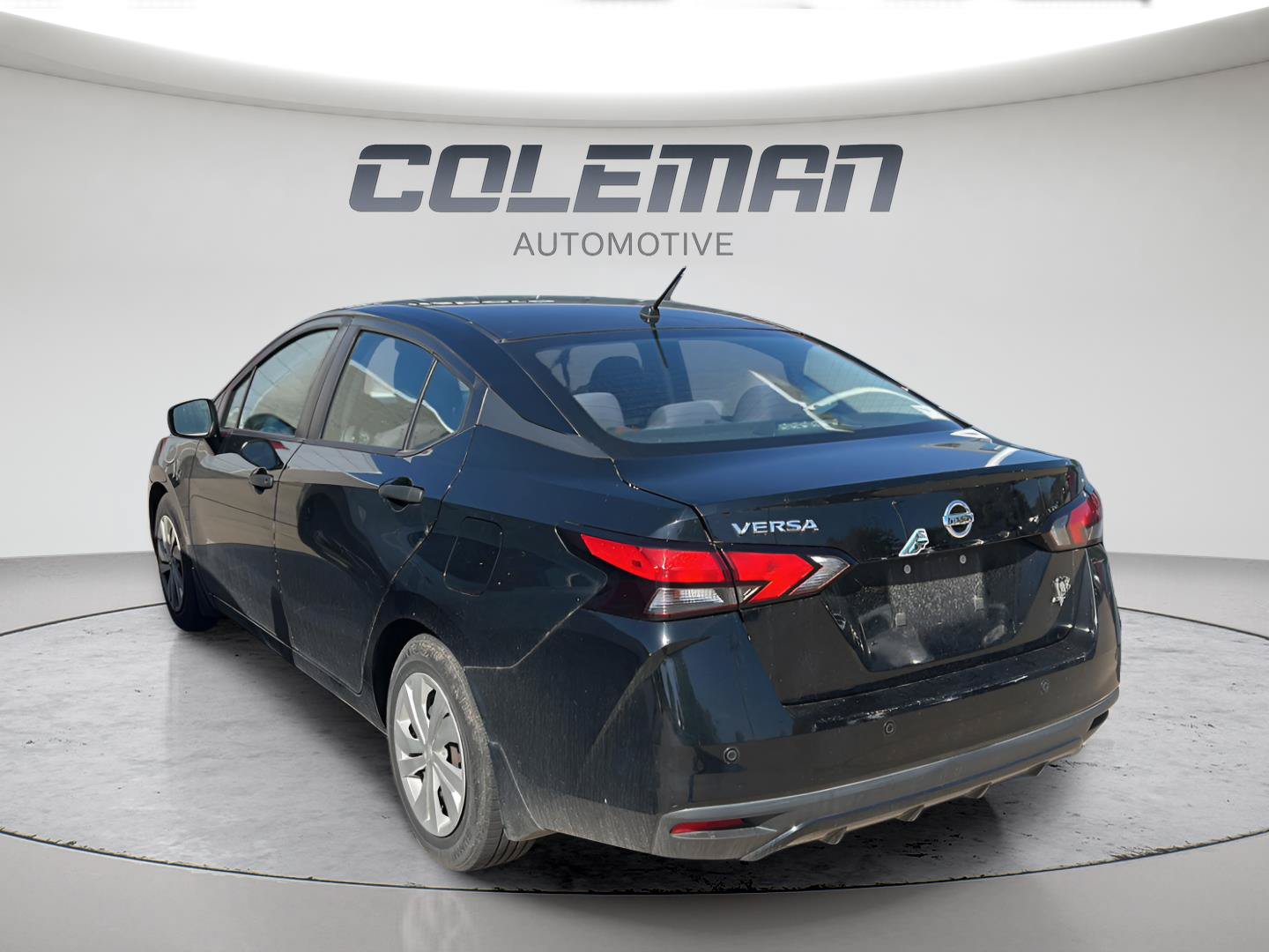 Used 2021 Nissan Versa S FWD image 4