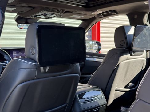 Used 2025 Cadillac Escalade V image 17