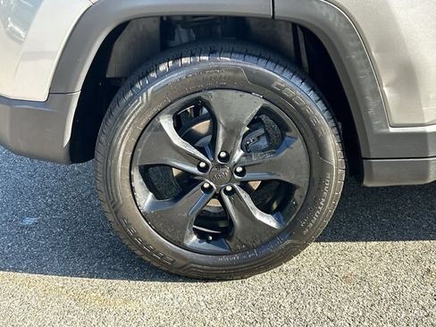Used 2020 Jeep Compass Latitude AWD/4WD image 12