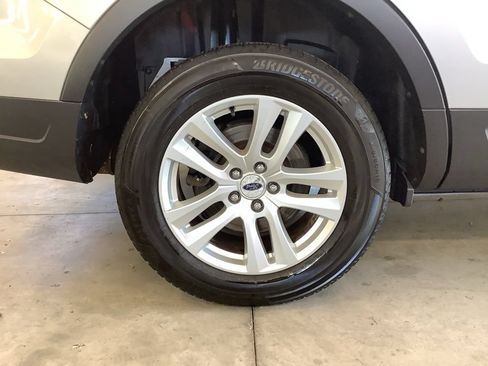 Used 2019 Ford Explorer XLT w/ Equipment Group 202A AWD/4WD image 25
