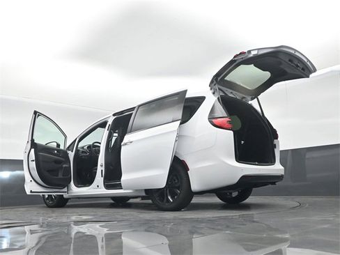 New 2026 Chrysler Pacifica Select image 67