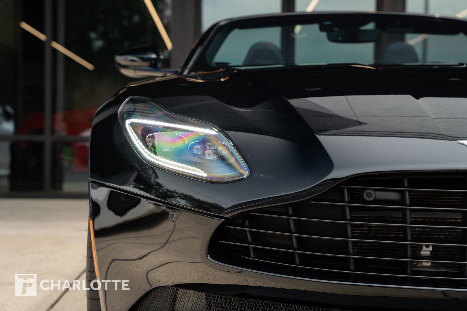 Used 2019 Aston Martin DB11 Volante RWD image 4